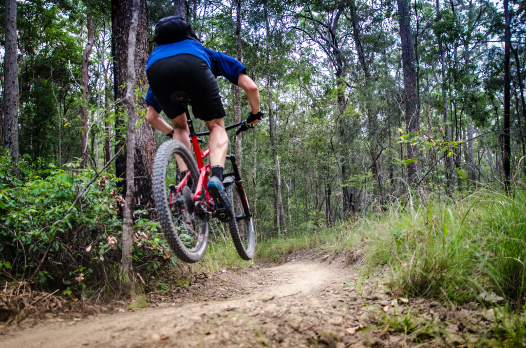 Ciclista praticando MTB. Foto de Mal Schulstad, Flickr.